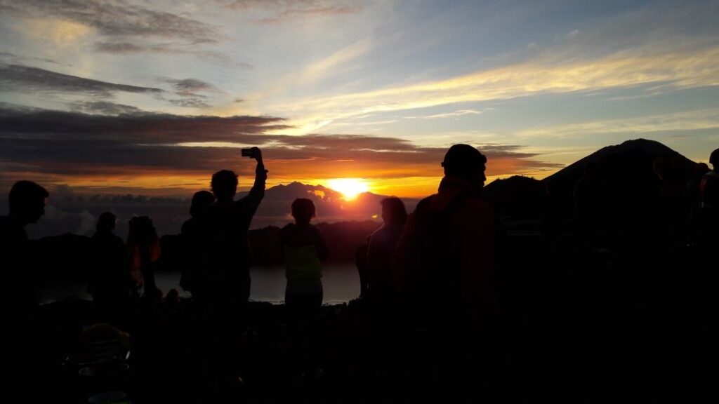 Lokasi Camping di Kintamani Paling Hits 1 batur sunrise trekking