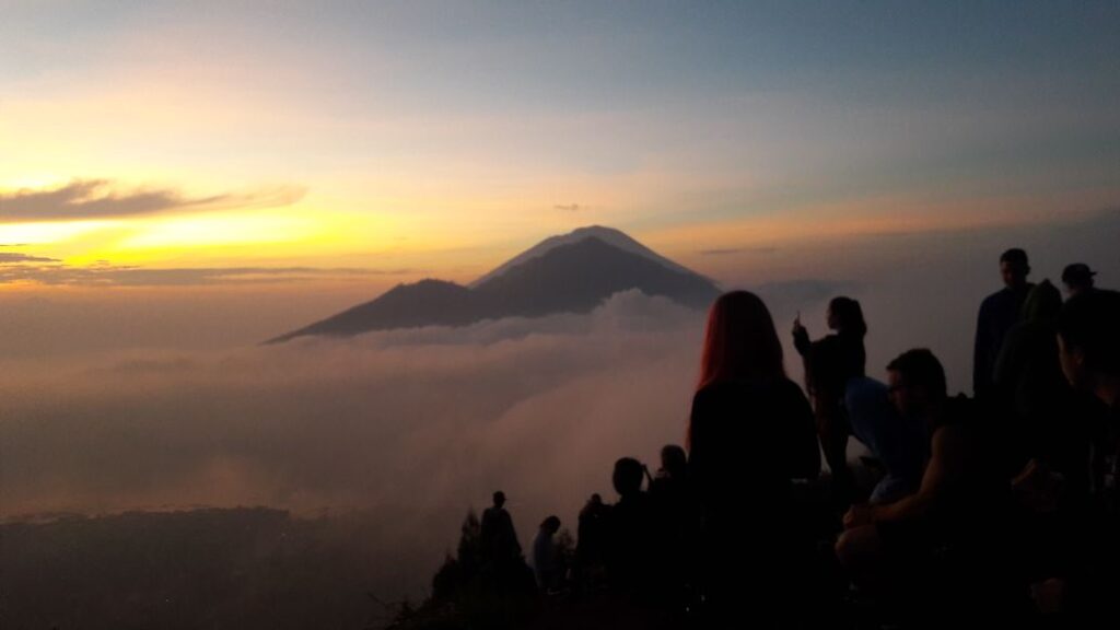 10 Tempat Rekreasi dan Keindahan Alam Kintamani Bali 3 Paket Trekking Gunung Batur Include Breakfast di Puncak