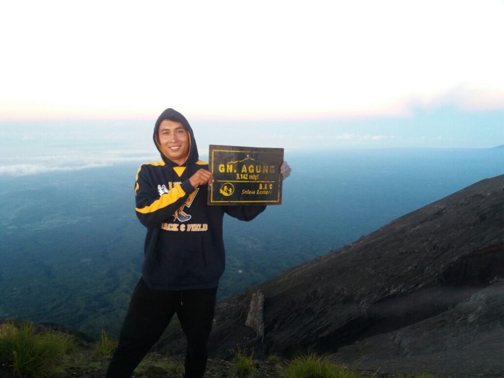 Beberapa Peralatan Trekking yang Harus Disiapkan 1 paket trekking gunung agung