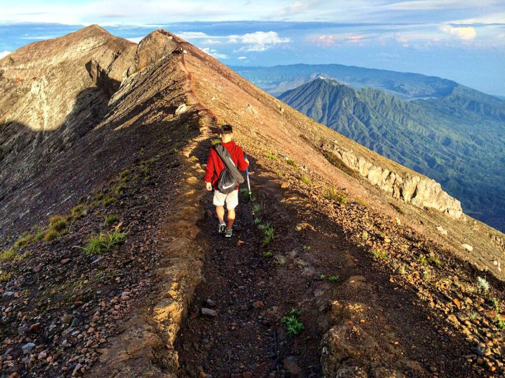 Desa Wisata di Kintamani Bali Riwayat, Lokasi dan Daya Tarik 2 Peralatan Trekking yang Harus Disiapkan